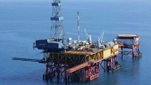 克里米亚油气钻井平台遭3轮导弹袭击 俄国防部参与救援行动